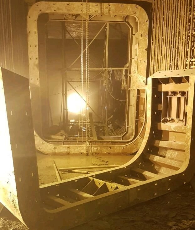 Rectangular tunnel gantry shutter