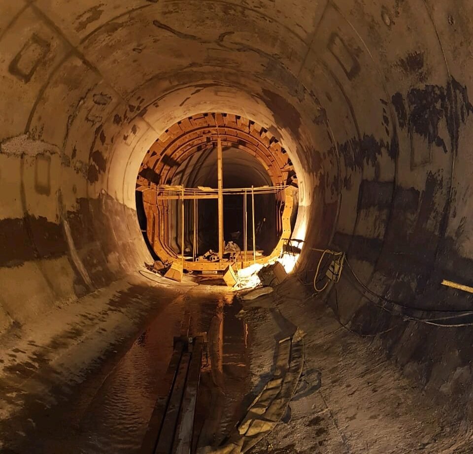 Mhs-shape tunnel gantry